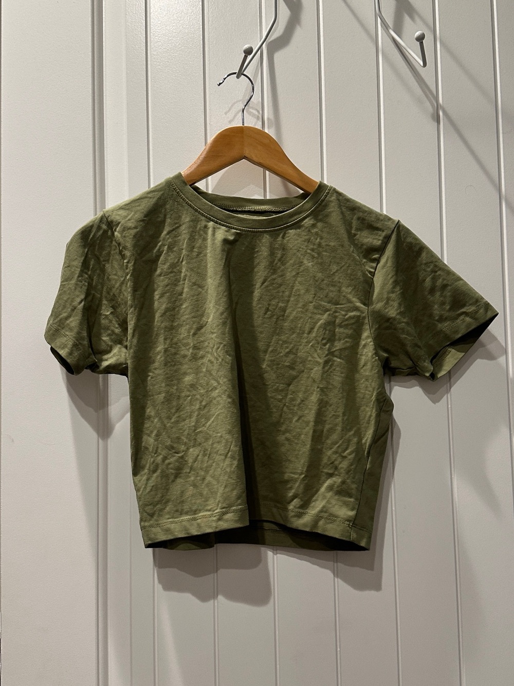 Alphalete Olive Green Cropped Short Sleeve Tee